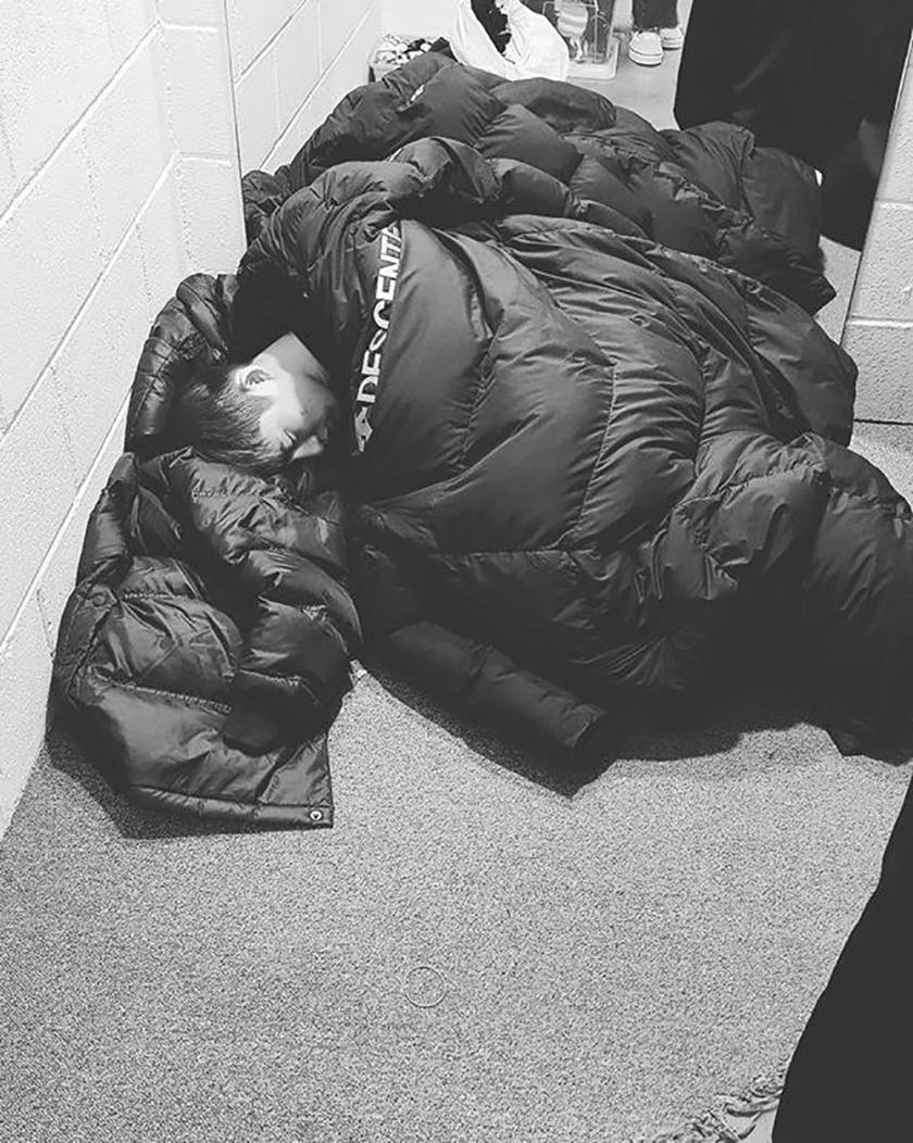 mobina7ikon7's tweet photo. the bad things that happened to this boy will one day return to them
Every action ,has have a reaction
God is watching
The moon will never stay behind the cloud
A new beginning awaits us all
#ADreamForHanbin https://t.co/b5yx6atAyn