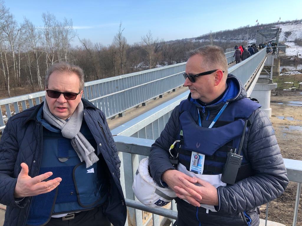 SwissUA's tweet photo. 🇨🇭Amb. Claude Wild visiting disengagement area &amp; check-point #StanytsiaLuhanska, where about 10’000 people cross the #contactline. The bridge reconstruction in autumn was a major step to improve the civilian infrastructure and to reduce the suffering of the civilians. @OSCE_SMM https://t.co/O2Ij2Z0xPV
