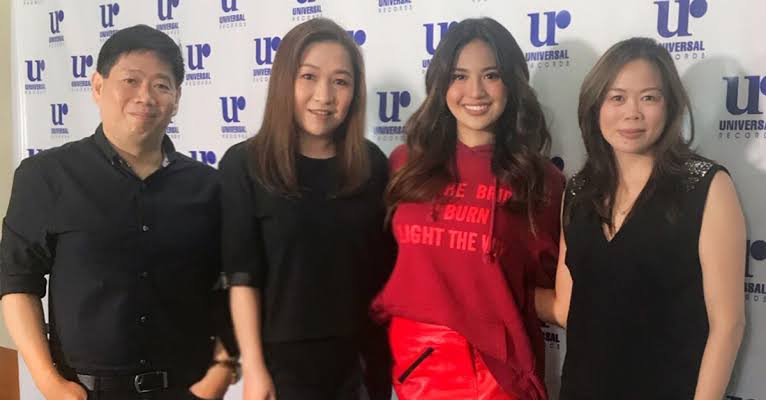 AllAboutJulie18's tweet photo. Did You Know?✨
In November 2017, @MyJaps left GMA Records and signed a contract under Universal Records (@universalrecph )
#dotsph #DOTSPHFirstImpression
#JulieAnneSanJose #Facts https://t.co/A8HDp8Jh6g