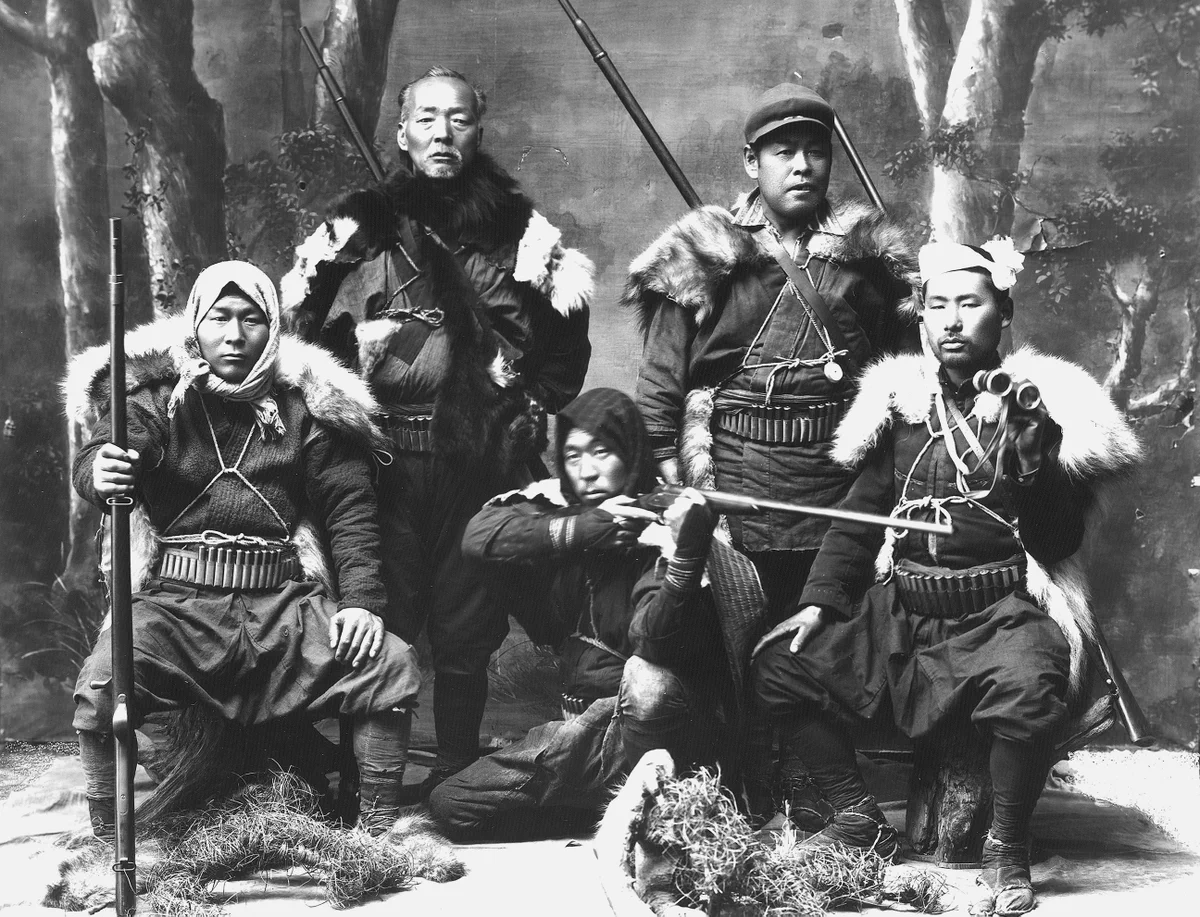 大正6年の、マタギの衣装を着ている人々の写真がカッコいいwww