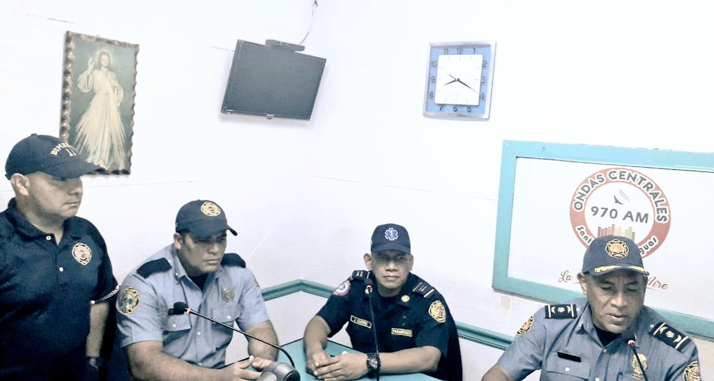 BCBRP's tweet photo. #Veraguas  Mayor Alex González #EXBURE y personal #SAMER #DINASEPI en entrevista sobre Operativo de Carnaval #Guardian2020 además Estadísticas de Emergencias Atendidas en la Provincia en programa noticioso @OndasCentrales con la Periodista Esther Rodriguez. #UnidosLoHacemos https://t.co/bzwFxqGhqh