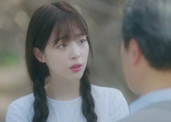 Sulli_Thailand's tweet photo. ซอลลี่ไม่ได้เล่นซีรี่ย์นานถึง 7 ปี แต่วันหนึ่งไอยูก็ติดต่อให้ไปเป็นแขกรับเชิญเรื่อง Hotel Del Luna ซอลลี่ตอบตกลงทันทีทั้งๆที่ไม่รู้ด้วยซ้ำว่าบทเป็นยังไง สิ่งหนึ่งที่ซอลลี่ดีใจมากๆหลังจากเรื่องนี้ออนแอร์คือไม่มีคอมเม้นแย่ๆเลย นี่คือสิ่งเล็กๆที่ทำให้ซอลลี่ยิ้มออกมาได้ https://t.co/UAVURXl49G