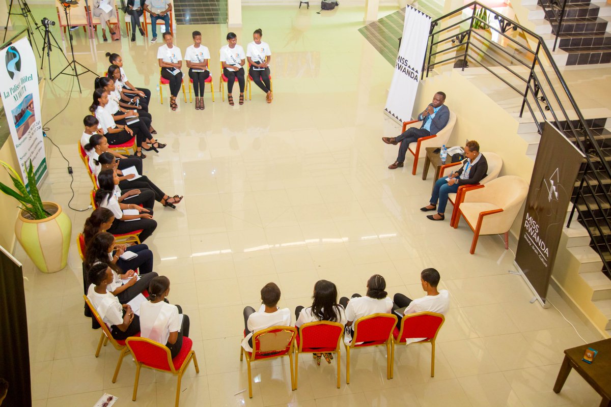 MissRwandaDotRW's tweet photo. #MissRwanda2020 contestants in a conversation with members from @mdgroup_ltd, a Real Estate services company specializing in Property Valuation, Property Management, Real Estate Brokerage, Research and Training and Property digital information Management Systems. https://t.co/9MGAvB7mdS