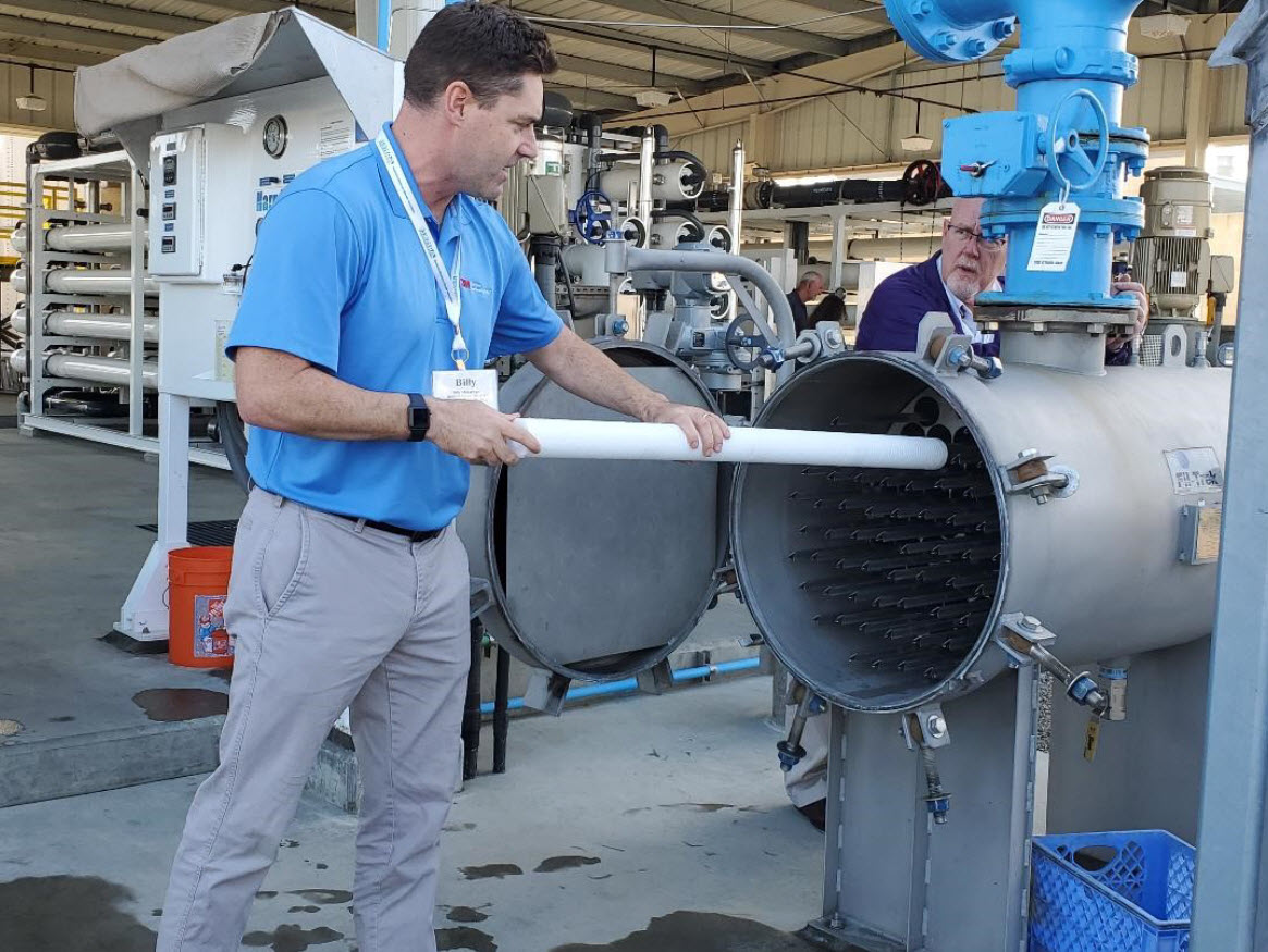 FilTrekCorp's tweet photo. Southwest Membrane Operator Association recently held a workshop &amp; Fil-Trek’s horizontal cartridge filter housings were used in a workshop to demonstrate the ease of installing replacement filters! Find out more about our products at https://t.co/PP57f4zxwC. #Filtration https://t.co/JjtKRqkcCh