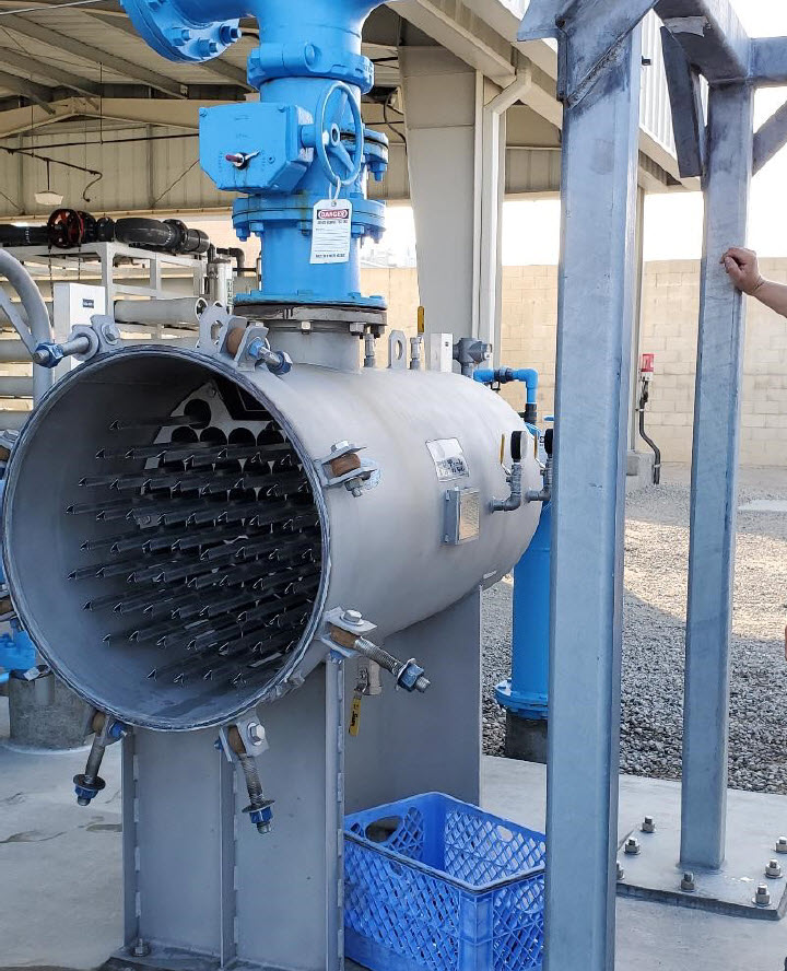 FilTrekCorp's tweet photo. Southwest Membrane Operator Association recently held a workshop &amp; Fil-Trek’s horizontal cartridge filter housings were used in a workshop to demonstrate the ease of installing replacement filters! Find out more about our products at https://t.co/PP57f4zxwC. #Filtration https://t.co/JjtKRqkcCh
