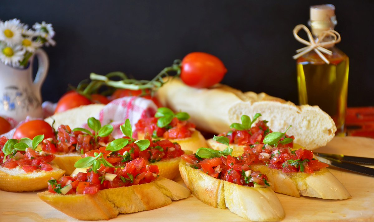 veglemarche's tweet photo. Bruschetta is op vele manieren samen te stellen, Wat zijn jouw ingrediënten voor een perfecte vakantie? 🥖🍅
https://t.co/4Wv8kyFLQe

#vivereegustare #lemarche #vakantie #destinazionemarche #Italy #vakantiemetgezin #familievakantie #Italie #food #bruschetta https://t.co/wa2us8Yptu