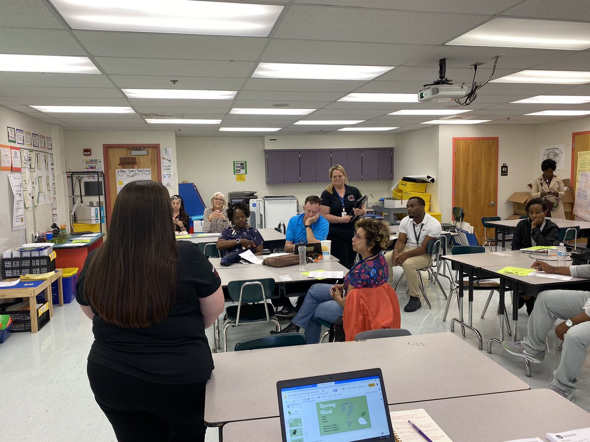 Collins077's tweet photo. The North Region Fine Arts Fairgame Focus professional development in full swing. Thanks @Area4SuptPBCSD @NorthRegionELA for allowing the Elem. Science Team to share resources & ideas. #SDPBCScience @pbscience4u @DianaFedderman @Diana__Snider https://t.co/eBQ6OKdtYW