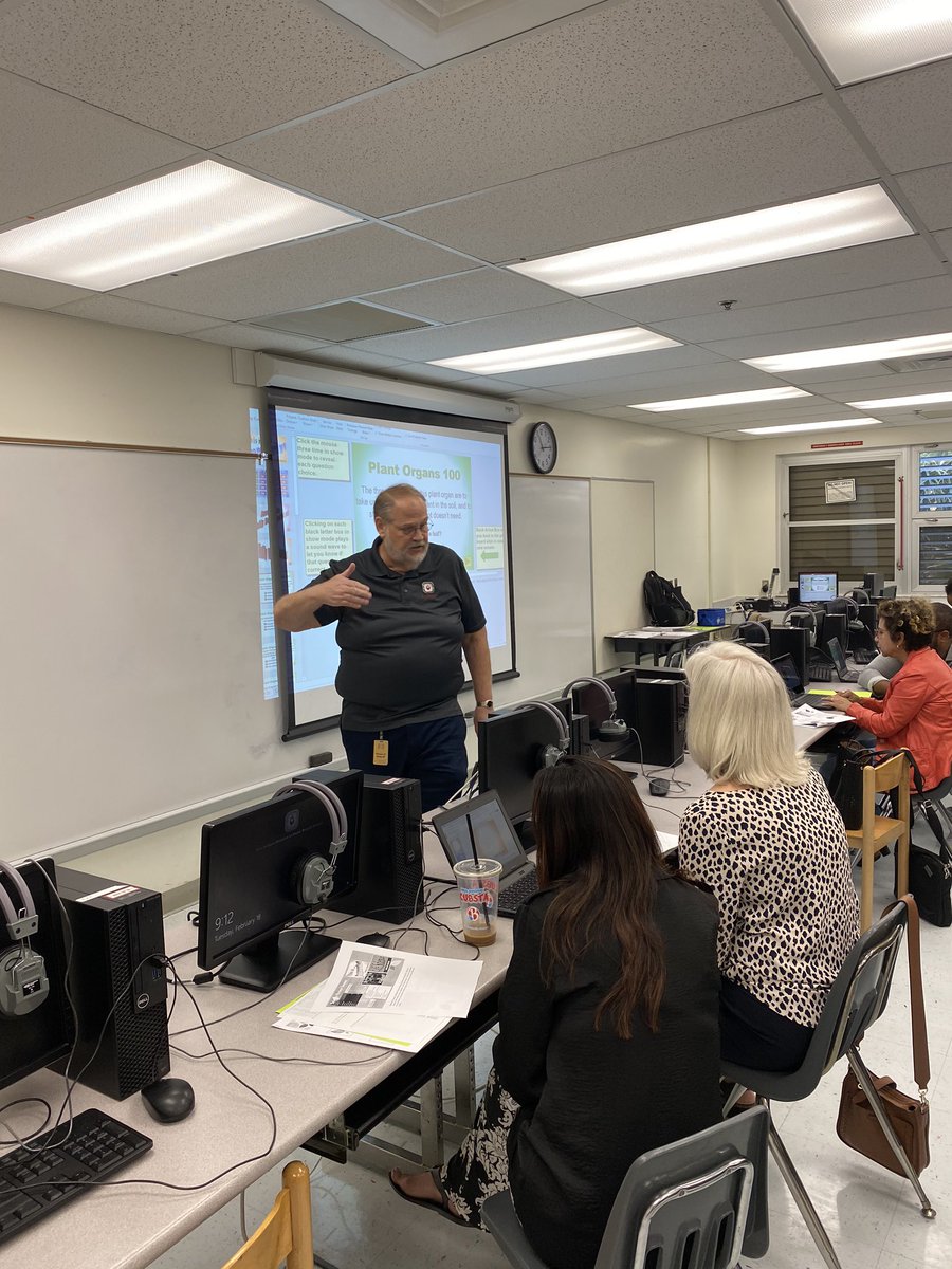 Collins077's tweet photo. The North Region Fine Arts Fairgame Focus professional development in full swing. Thanks @Area4SuptPBCSD @NorthRegionELA for allowing the Elem. Science Team to share resources & ideas. #SDPBCScience @pbscience4u @DianaFedderman @Diana__Snider https://t.co/eBQ6OKdtYW