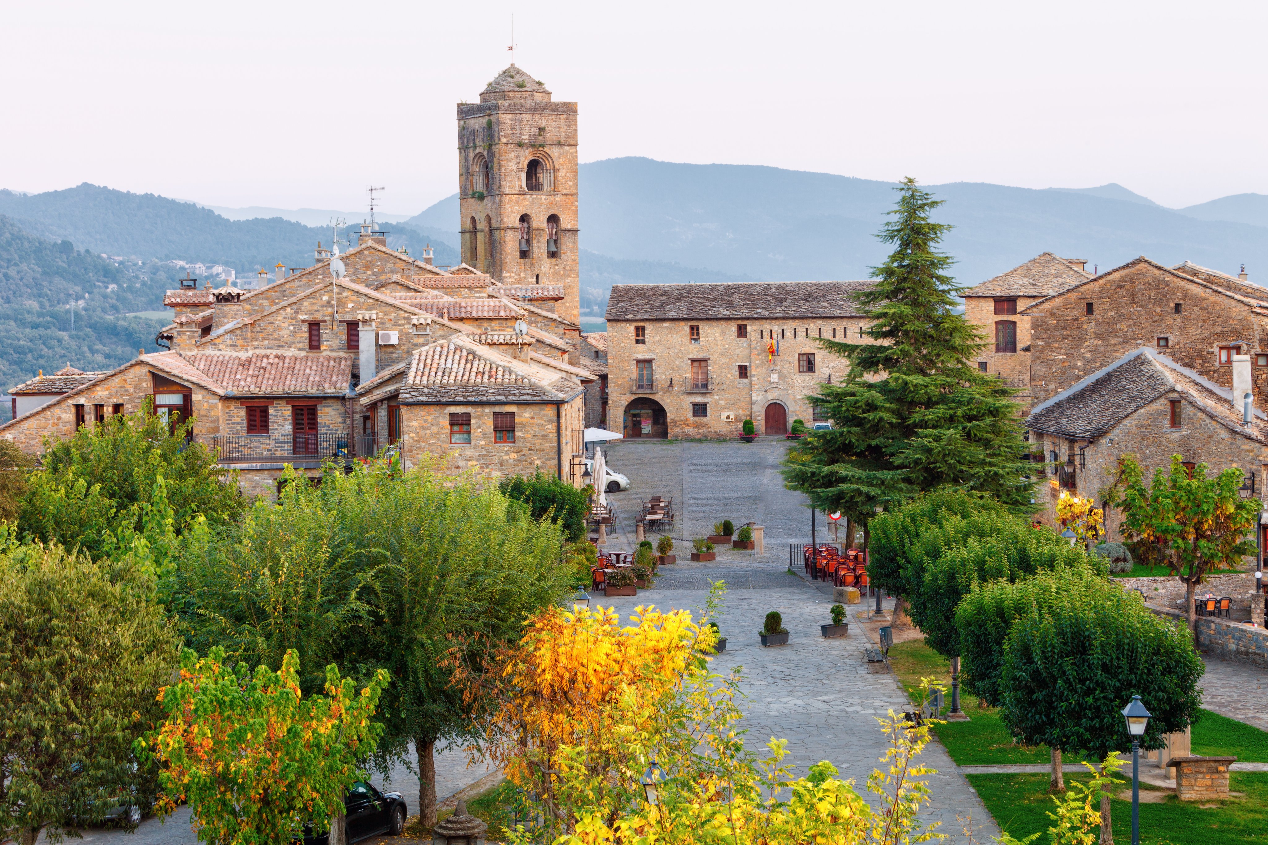 Iberia Jp A Twitteren スペイン ウエスカ県の北にあるアインサはユネスコに登録されている特別な地域です アインサは スペイン の歴史の中での重要な地域ソブラルベの首都であり 今でもアラゴン州で最も綺麗な街と言われています それは まるで中世時代から時間