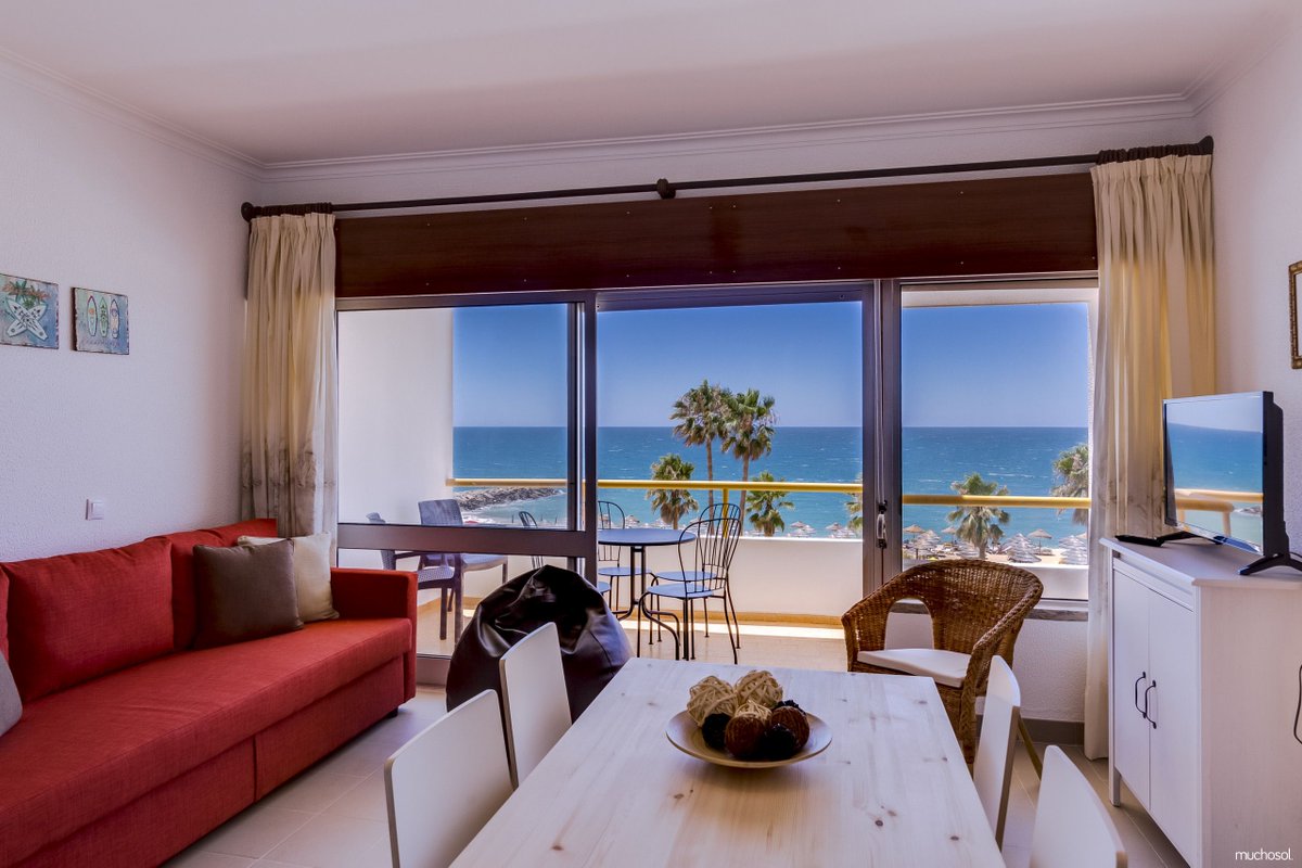 #ALGARVE 
🏡 Appartement in #Quarteira met uitzicht op zee. Stap de deur uit en je staat op het strand 😍 🌞 

👇👇👇
bit.ly/appartement-in…