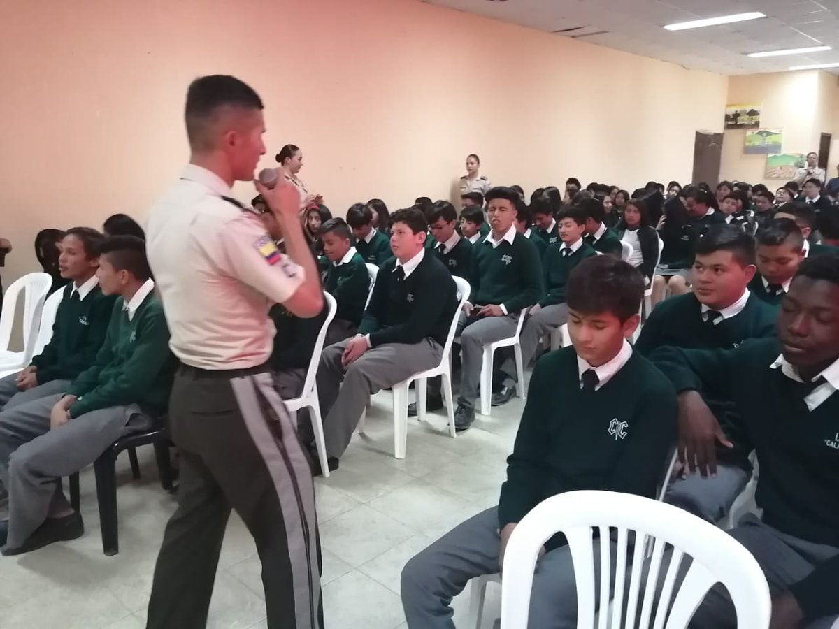 Ayer, 17 febrero se realizó la capacitación a los estudiantes del Instituto Fiscal Calacalí sobre las consecuencias del consumo de drogas; como parte de las actividades de Vinculación con la Sociedad.

Los capacitadores fueron nuestros estudiantes de sexto semestre.