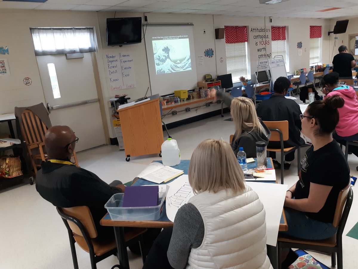 barn_anna's tweet image. Exploring artistic elements to reveal a work of art!! #colliercrew #litnccs @WitWisdomELA @ampalmer2