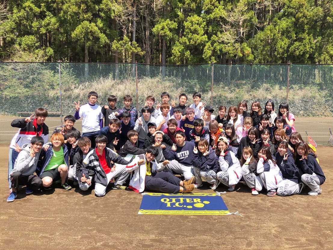 otter_2020's tweet photo. OTTERでは基本的に月、水、木の2限後と3限後にコートを借りて初心者と経験者に分かれて練習をしています🎾
初心者の人には優しい先輩が1から教えるので気軽に参加できます😚
参加はもちろん自由ですが、学習院内のテニスサークル対抗戦の試合に向けてたくさんの人が参加し頑張っています😏✨ https://t.co/JuMvz8xsz9