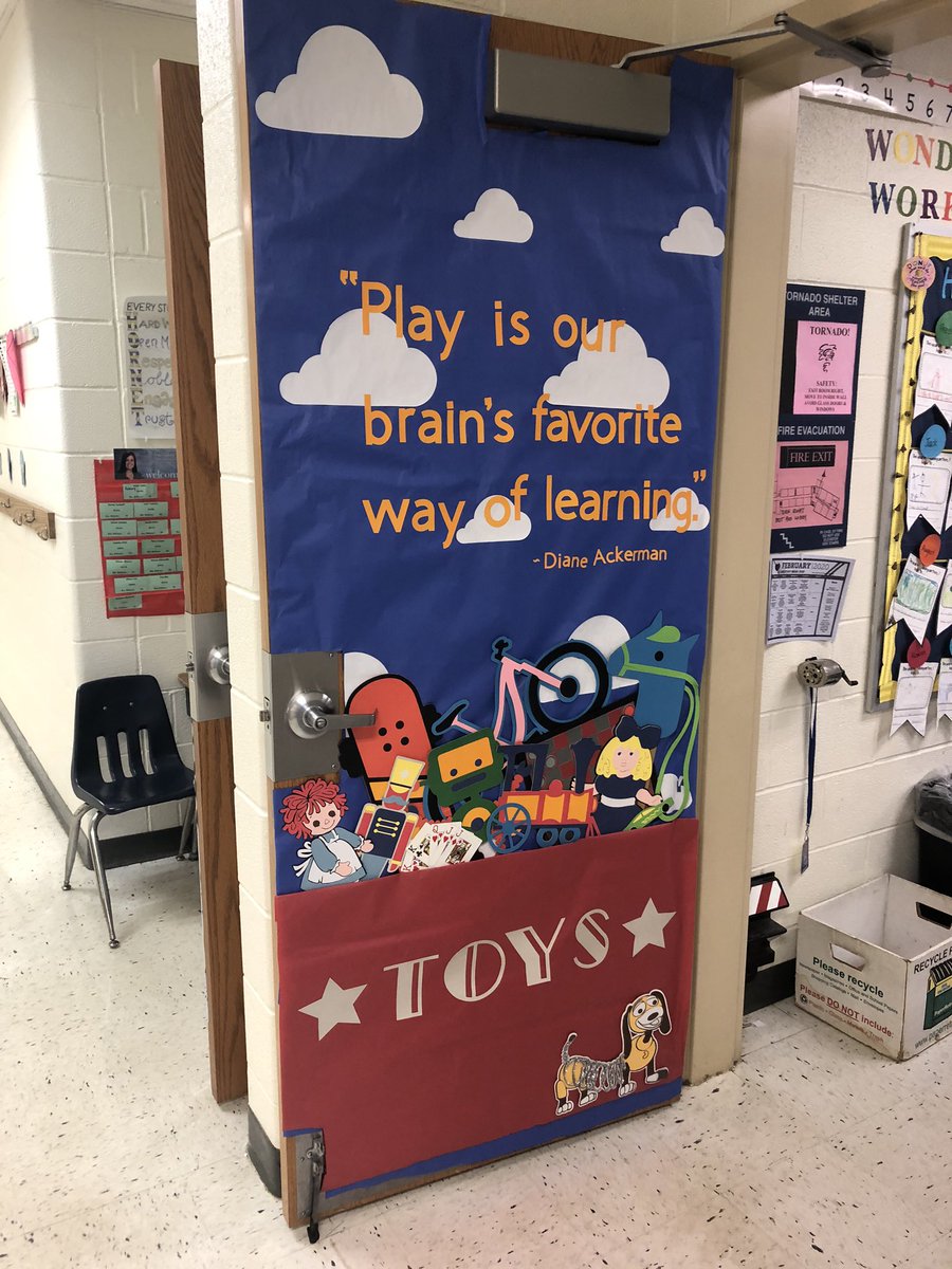 Julie_Bonacci's tweet photo. Excited to kick off our One School One Book project today! These decorated classroom doors are so creative - here are just a few! Thanks to all parents and KHS students who volunteered their time! #hornetpride #kesOSOB https://t.co/iTpNbTpIpl