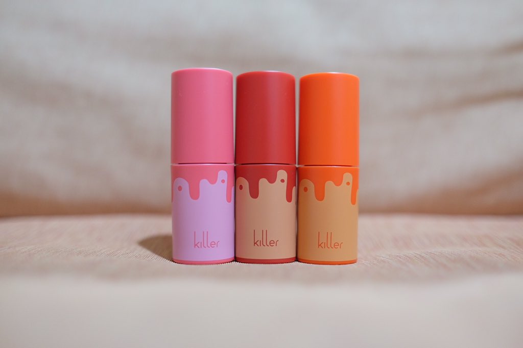 chanakarn_poom's tweet photo. มาจ้าาาา กับลิปแนวสายเกา แบรนด์ไทย คุณภาพดีเยี่ยม ตัวนี่คือ Killer Cosmetics แพคเกจจิ้งที่บอกเลยว่าน่ารักมากก หัวแปรงทาง่าย เป็นลิปเนื้อมูส ทาง่ายไล่ระดับได้ ติดทน มี 3 สีให้เลือกซื้อ 3 สี 3 โทน ไปตำกันเถอะจ๊ะพี่จ๋าาา

#ไว้รีวิวห้ามขายของโว้ยยย #howtoperfact https://t.co/Q8Ad1UmBNf