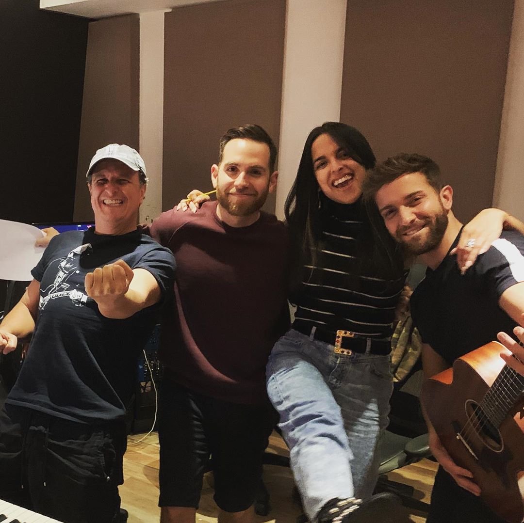 AlboranTeam's tweet photo. #Fotos El malagueño ha estado estos últimos días en el estudio @MiamiArtHouse 🎶😍
#Repost @pabloalboran
• • •
Gracias #fedevind @JulioReyesMusic @gale_oficial @_dianafuentes_ por la sonrisa infinita que habéis provocado... se viene mucha magia.
#NoMeAguantoLasGanas!!!! https://t.co/6CKCXVyeCS