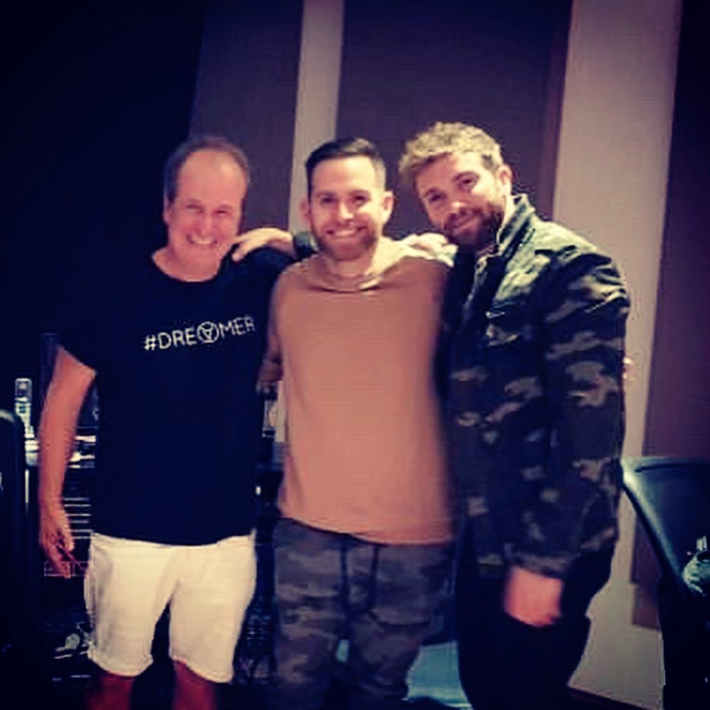 AlboranTeam's tweet photo. #Fotos El malagueño ha estado estos últimos días en el estudio @MiamiArtHouse 🎶😍
#Repost @pabloalboran
• • •
Gracias #fedevind @JulioReyesMusic @gale_oficial @_dianafuentes_ por la sonrisa infinita que habéis provocado... se viene mucha magia.
#NoMeAguantoLasGanas!!!! https://t.co/6CKCXVyeCS