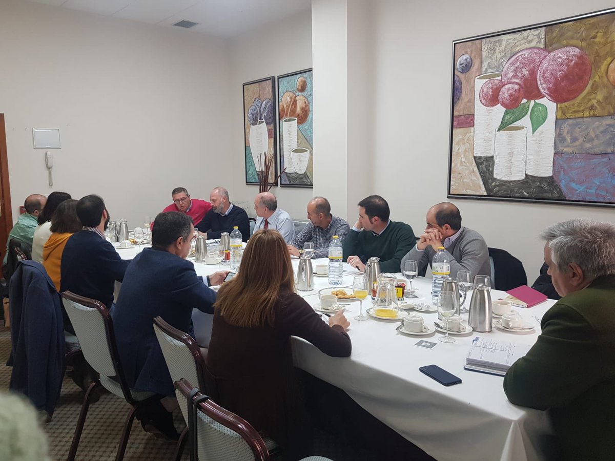 Fantástica jornada de trabajo en Merida con nuestras agencias de la provincia @_Javier_Tena <a href="/1960Plata/">Manuel Plata Gómez</a> <a href="/carmengarciaram/">Carmen Ramos Garcia</a> #motivacion #compromiso