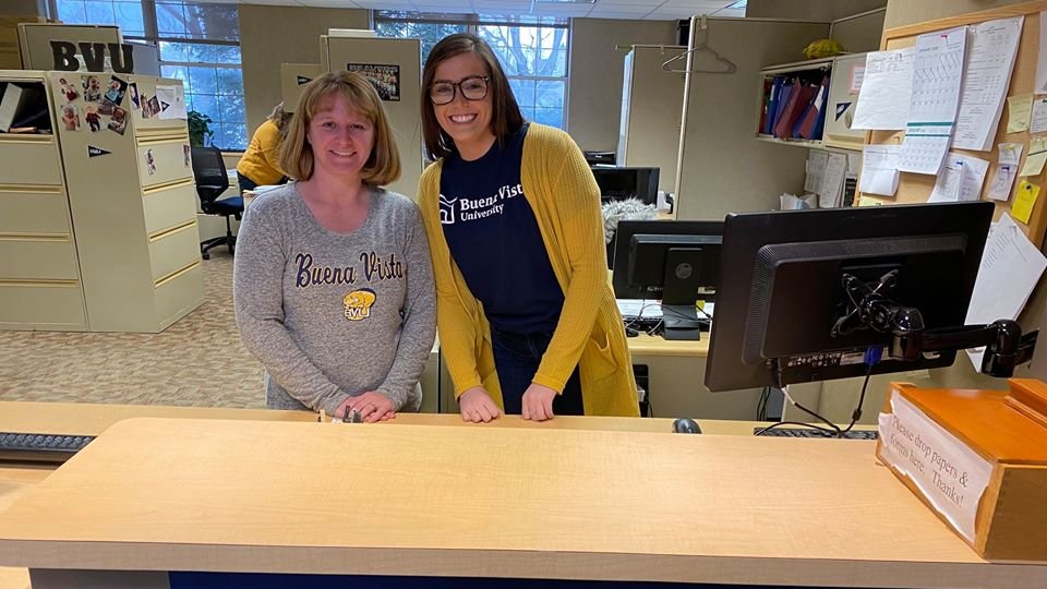 Erin Lockin is the latest in a long line of Beavers to complete an internship in the BVU business office, check out the full story below!

facebook.com/BvuBusiness/ph…