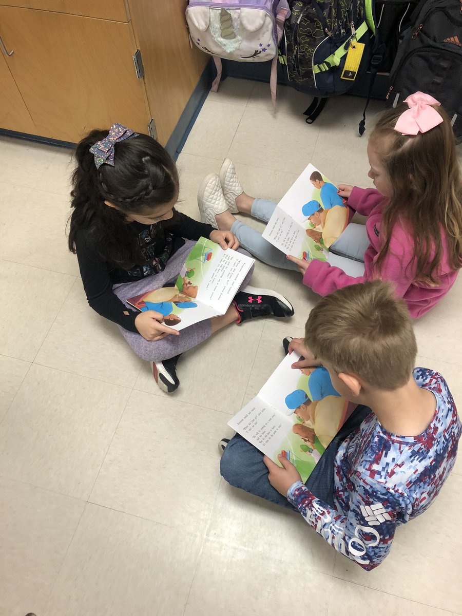 teachwithtesch's tweet photo. Literature circles started today!!! 💙📕@NISDKuentz https://t.co/8pFCmkkUoP