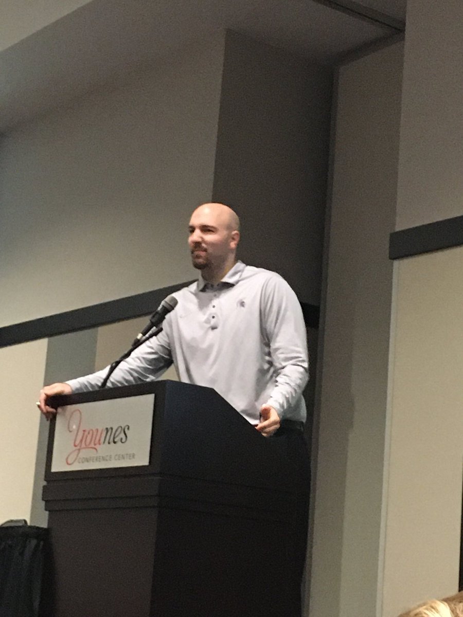 4brockchicks's tweet photo. Anthony Ianni - Keynote Speaker kicking off 2020 NDE Transition Conference. 1st ever NCAA Division 1 basketball player with Autism.  Motivation - know your “why” in life.  ⁦@NDE_SPEDDir⁩ ⁦@Lucas4westside⁩ ⁦@tomkerkmanAD⁩ https://t.co/xqXlr77J1P