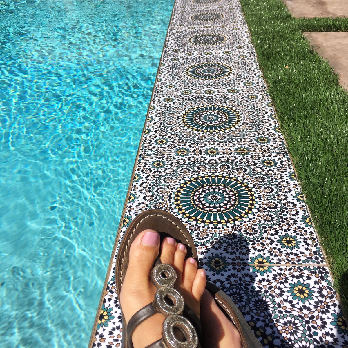 ARTObrick's tweet photo. Day 5 of 7 of my life in pictures/video. No words, no people. Nominate someone new everyday. I was nominated by @ToniSabStyle. Today I nominate @exacttile.
#tiletuesday Do feet count? 🤔 https://t.co/Iv9RWDt4mN