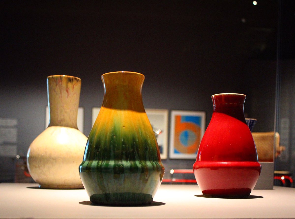 culturas_cl's tweet photo. 📌En el @CCPLM te esperan con la exposición “Bauhaus. Influencia en el diseño chileno”: una selección de piezas de cerámica de Lota (@museoartdec) que destaca un patrimonio artístico que refleja la vida e historia de una época marcada por la explotación minera en el sur de Chile. https://t.co/jRadINC765