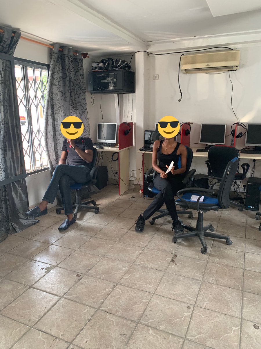 Kouaba_Agency's tweet photo. Pas d’électricité au bureau... on a lancé un débat sur l’égalité hommes /femmes pour le prochain numéro de @MaFamille237 
Certains considèrent que les garçons peuvent sortir comme ils veulent mais les filles doivent être surveillées de près... vos avis ? https://t.co/fxBnAroPoY
