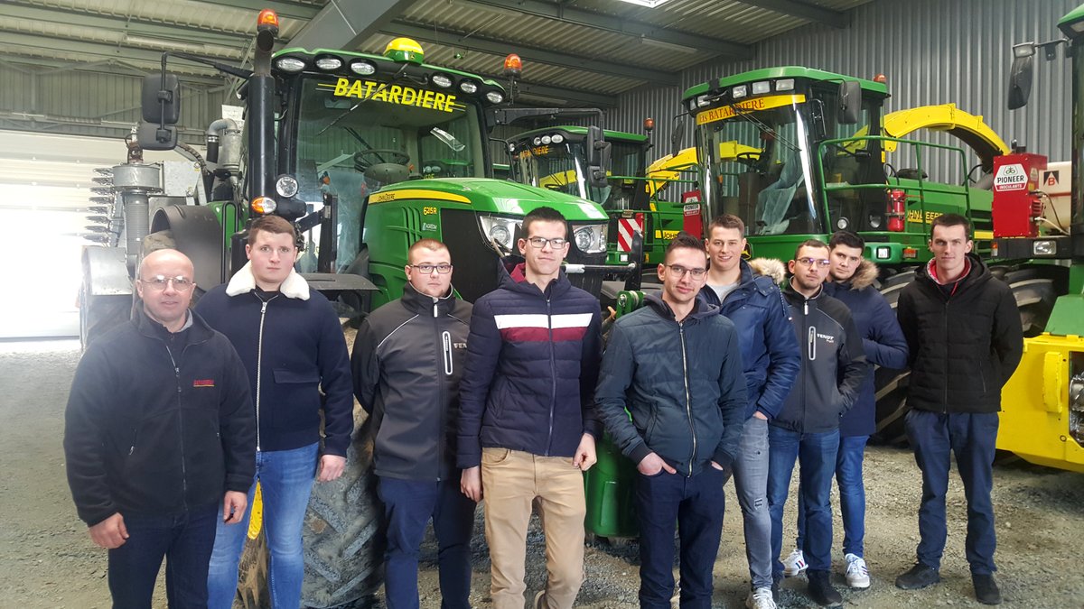 EDT_PdL's tweet photo. Intervention auprès des #CTETA de la MFR Sèvreurope de Bressuire sur le thème "recrutement et entretien d’embauche" : recruter et intégrer un salarié, manager et rémunérer, gérer la carrière / le temps de travail / un départ, recadrer et sanctionner, sélection de CV, cas concrets https://t.co/2iHMYX53Dy