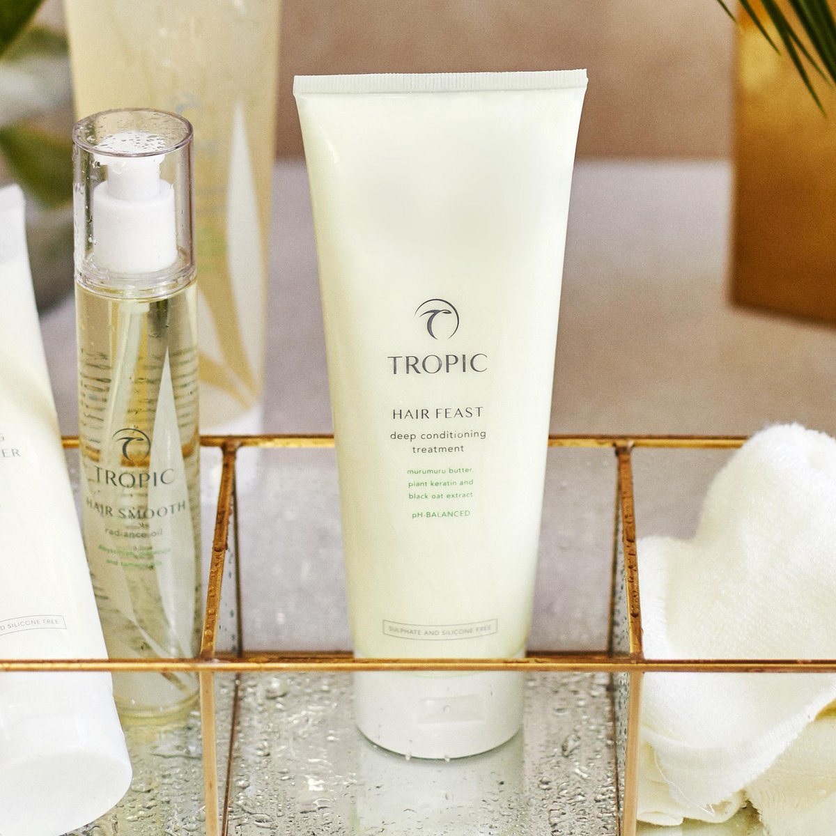 TropicSkincare's tweet photo. Top Tropic tip: leave our Hair Feast Deep Conditioning treatment https://t.co/B6nSu7Tmtp on overnight then rinse in the morning with cool water for shiny, soft tresses! https://t.co/6U0KfqacuX