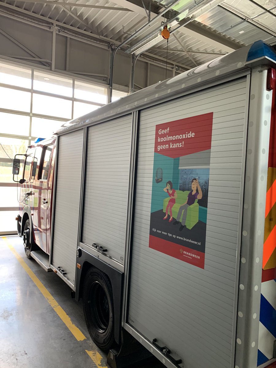 basverboom's tweet photo. Vandaag is onze tankautospuit @brwhaastrecht beplakt met stickers om mensen bewust te maken op het gebruik van rook- en koolmonoxidemelders. Tijdig gealarmeerd worden kan levens redden! Hang ze op mensen!
Kijk op https://t.co/jvo1Yy0gOT voor meer info @BRW_HM @Krimpenerwaard https://t.co/coEtBq9kIF