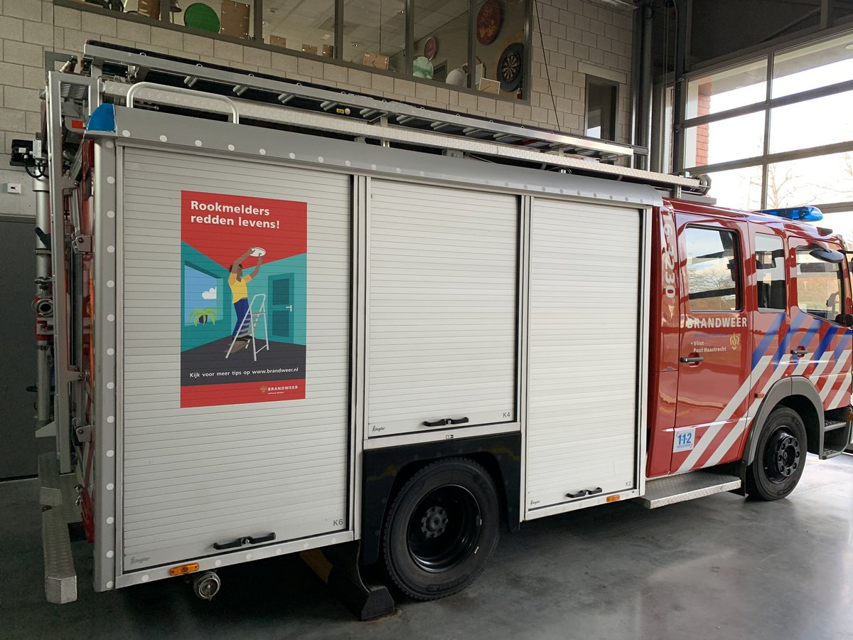 basverboom's tweet photo. Vandaag is onze tankautospuit @brwhaastrecht beplakt met stickers om mensen bewust te maken op het gebruik van rook- en koolmonoxidemelders. Tijdig gealarmeerd worden kan levens redden! Hang ze op mensen!
Kijk op https://t.co/jvo1Yy0gOT voor meer info @BRW_HM @Krimpenerwaard https://t.co/coEtBq9kIF