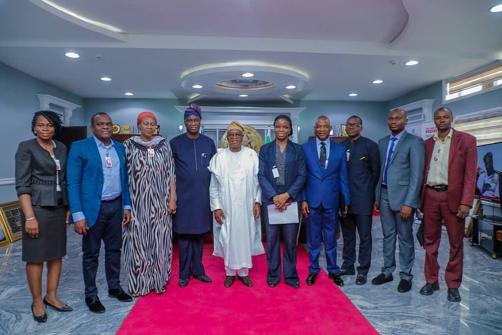 This afternoon, I received the Executive Secretary/CEO, Nigerian Investment Promotion Commission (NIPC), Mrs Yewande Sadiku and her team in my office. We discussed issues of mutual interest and how Osun can benefit from the activities of the Commission.