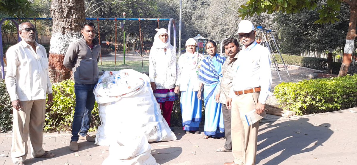 pcmcindiagovin's tweet photo. प्लास्टिक वेचा मोहीम अंतर्गत पर्यटनस्थळ, झोपडपट्टी, भाजी मंडई , स्टेडियम, गार्डन, पवना नदी व मुळा नदी पात्रा जवळील क्षेत्रात प्लास्टिक बंदी बाबत जनजागृती करून प्लास्टिक गोळा करण्यात आले...
Swachh Bharat Mission - Urban
#plasticmuktPCMC #PlasticFreePCMC #SwachhPCMC2020 https://t.co/oVuYlo89Qj