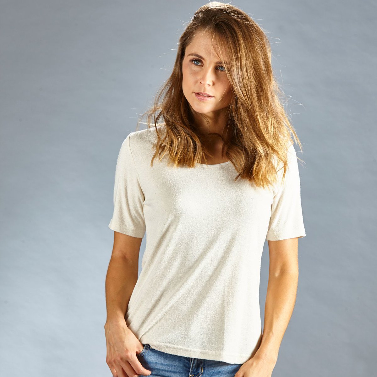 allergie2000's tweet image. #Bouretteseide #Seidenshirt von #KokonZwo #T-Shirt aus kuscheliger #Bourette #Seide in #natur #weiss. Dieses leger geschnittene #Kurzarmshirt für den das ganze Jahr ist erhältlich von Größe 36 bis 46. Hautfreundlich und atmungsaktiv

allergie2000.de/marken/kokon-z…

#silk #shirt