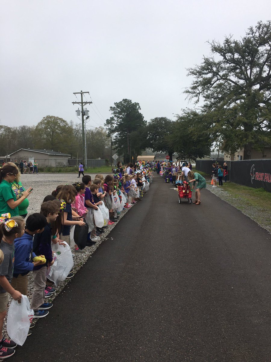 PreK Mardi Grad <a href="/thefrostfalcons/">Frost Falcons</a> . Highway 42 is the new Bourbon Street on this Tuesday. #throwmesomethingfalcon
<a href="/LPNews1898/">LivingstonParishNews</a> <a href="/Livingston_PPS/">LivingstonPPS</a> <a href="/JoeMurphylpsb/">Joe Murphy</a>