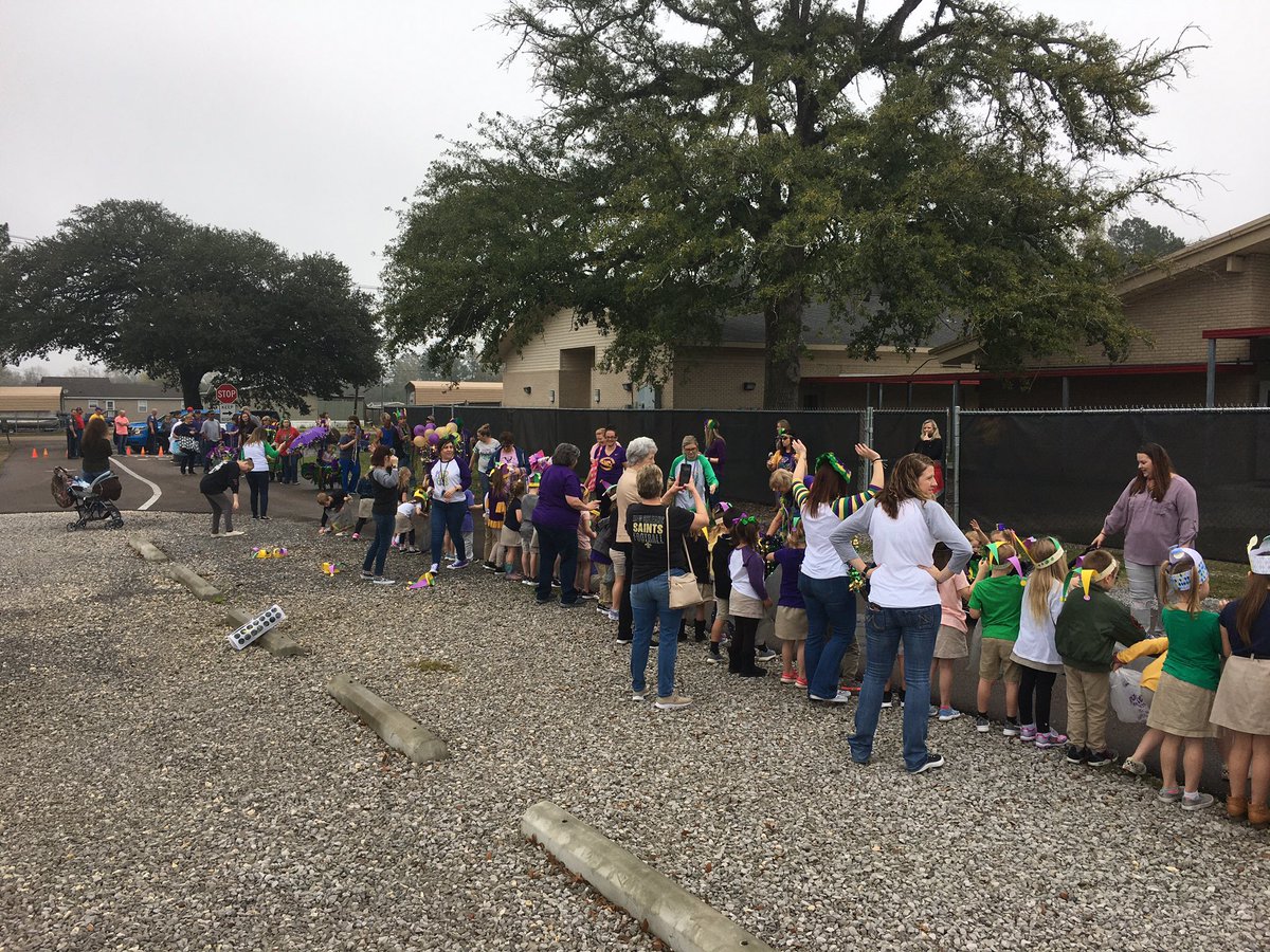 thefrostfalcons's tweet photo. PreK Mardi Grad @thefrostfalcons . Highway 42 is the new Bourbon Street on this Tuesday. #throwmesomethingfalcon
@LPNews1898 @Livingston_PPS @JoeMurphylpsb https://t.co/AdL5faAaNi