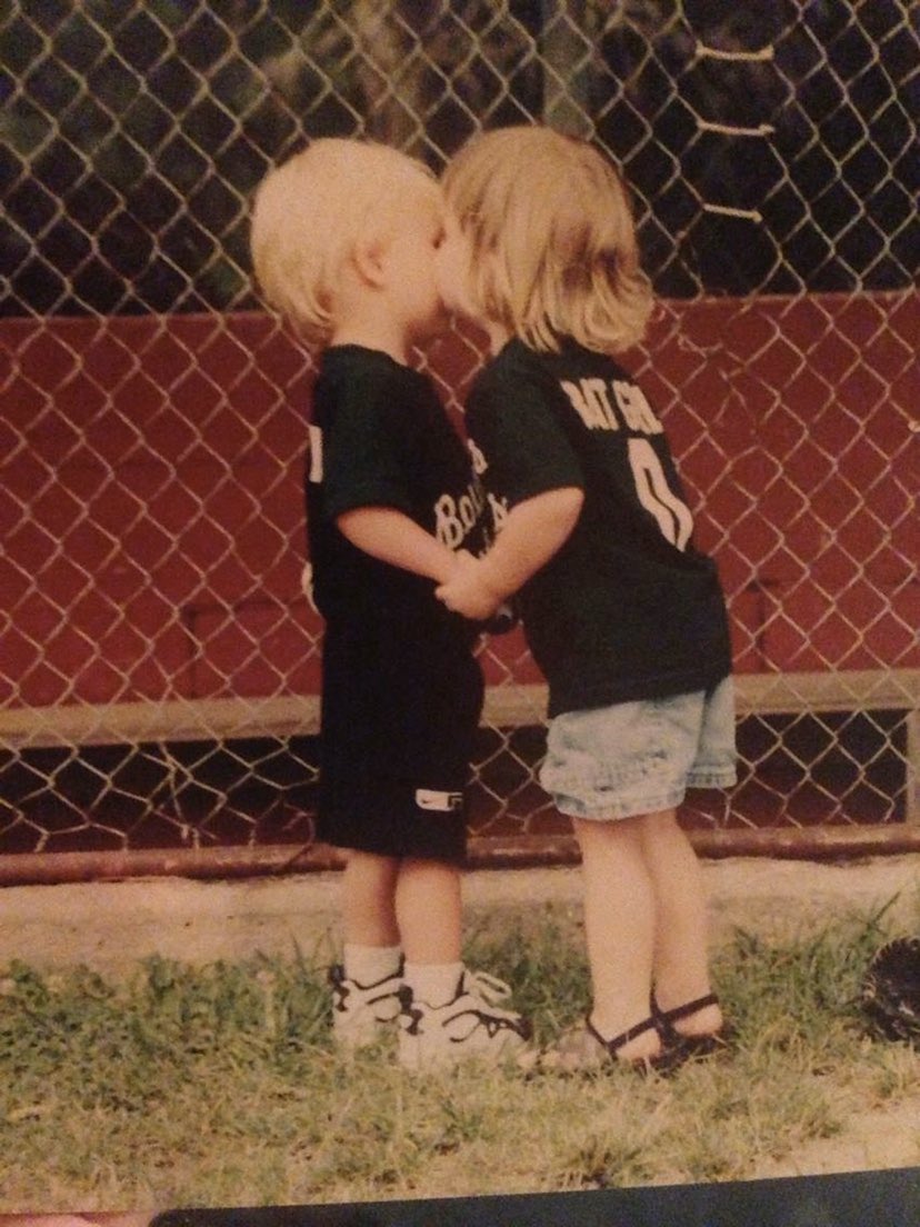 sidneylc22's tweet photo. Happy Birthday to the best bat boy partner😂😂 @CodyKloeppel https://t.co/XBbqsfPSti