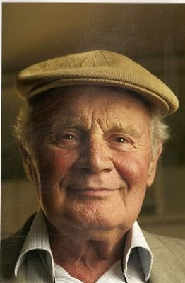 ferwen's tweet photo. Jose Bonaparte,  the "Master of the Mesozoic", is gone. 💔
He was 91 years old. https://t.co/LwlrfsR2uJ