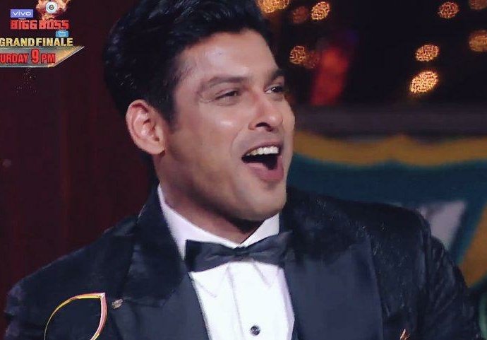 sid_its_sam's tweet photo. ATTENDANCE TIME!

RETWEET this tweet if you're online and participating in the trend!

#WeMissYouSid

How many of you want Header Like this?

If you set the bar I will definitely rise the bar #SidharthShukIa

@HerdHUSH 
@bestversionofkr
@BabaBiggBossB 
@tiwarialok91 https://t.co/prK14rT1K0