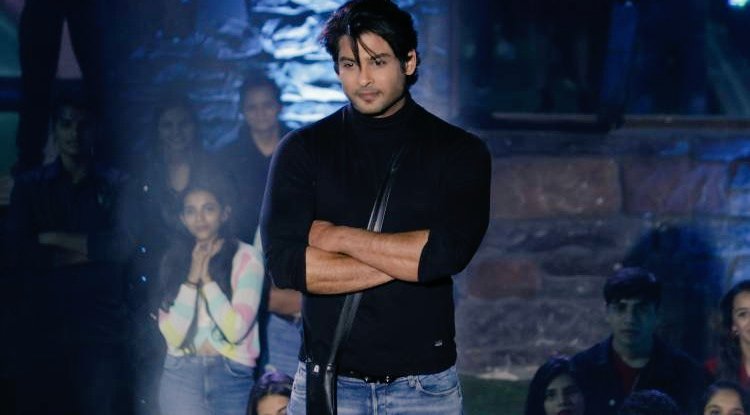 sid_its_sam's tweet photo. ATTENDANCE TIME!

RETWEET this tweet if you're online and participating in the trend!

#WeMissYouSid

How many of you want Header Like this?

If you set the bar I will definitely rise the bar #SidharthShukIa

@HerdHUSH 
@bestversionofkr
@BabaBiggBossB 
@tiwarialok91 https://t.co/prK14rT1K0
