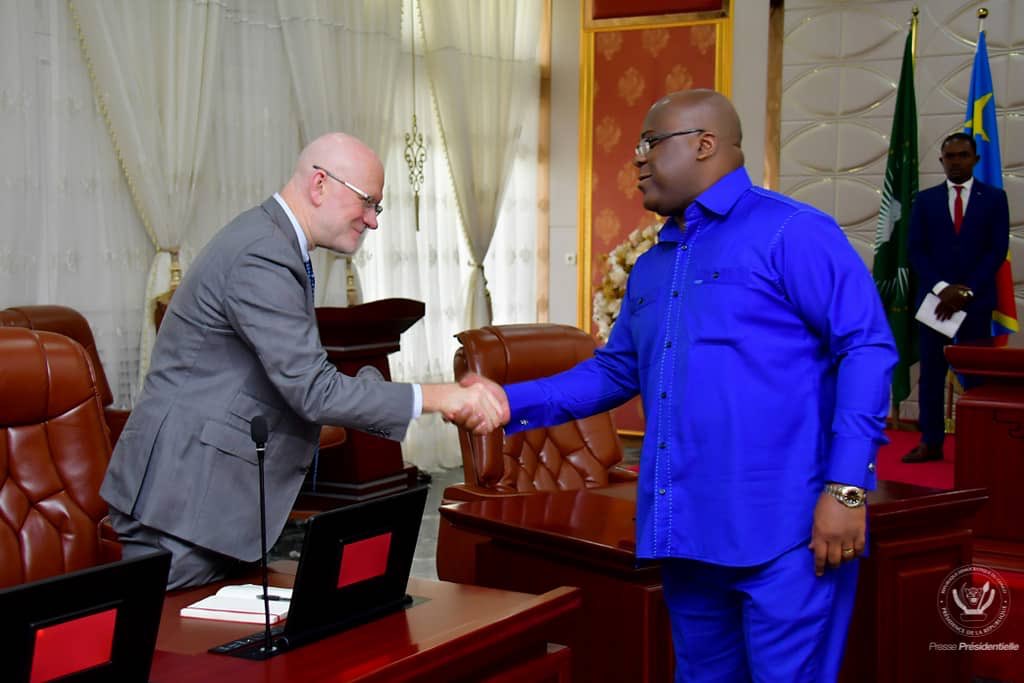 Presidence_RDC's tweet photo. #RDC 18.02.20| Le Chef de l’État a reçu en audience le ministre de la santé, accompagné d’une délégation composée, entre autres, des représentants de @gatesfoundation, de l'alliance @gavi pour les vaccins, des représentants des gouvernements Américains et Britanniques. https://t.co/wWZuvZCJ7r