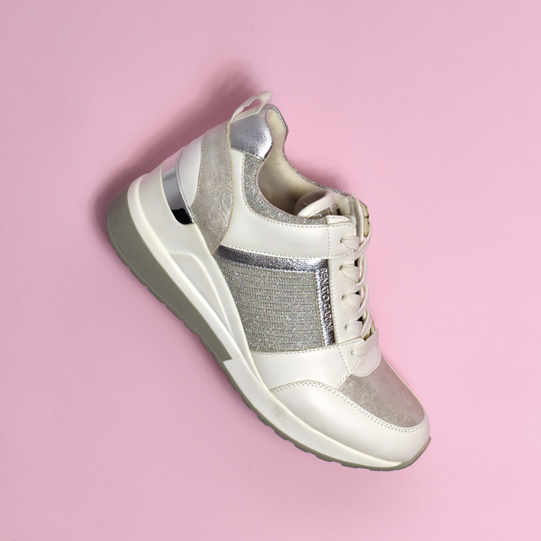 Un modelo ideal para llevar en tu día a día. Comodidad y diseño unidos 💘
bit.ly/sneaker-silver