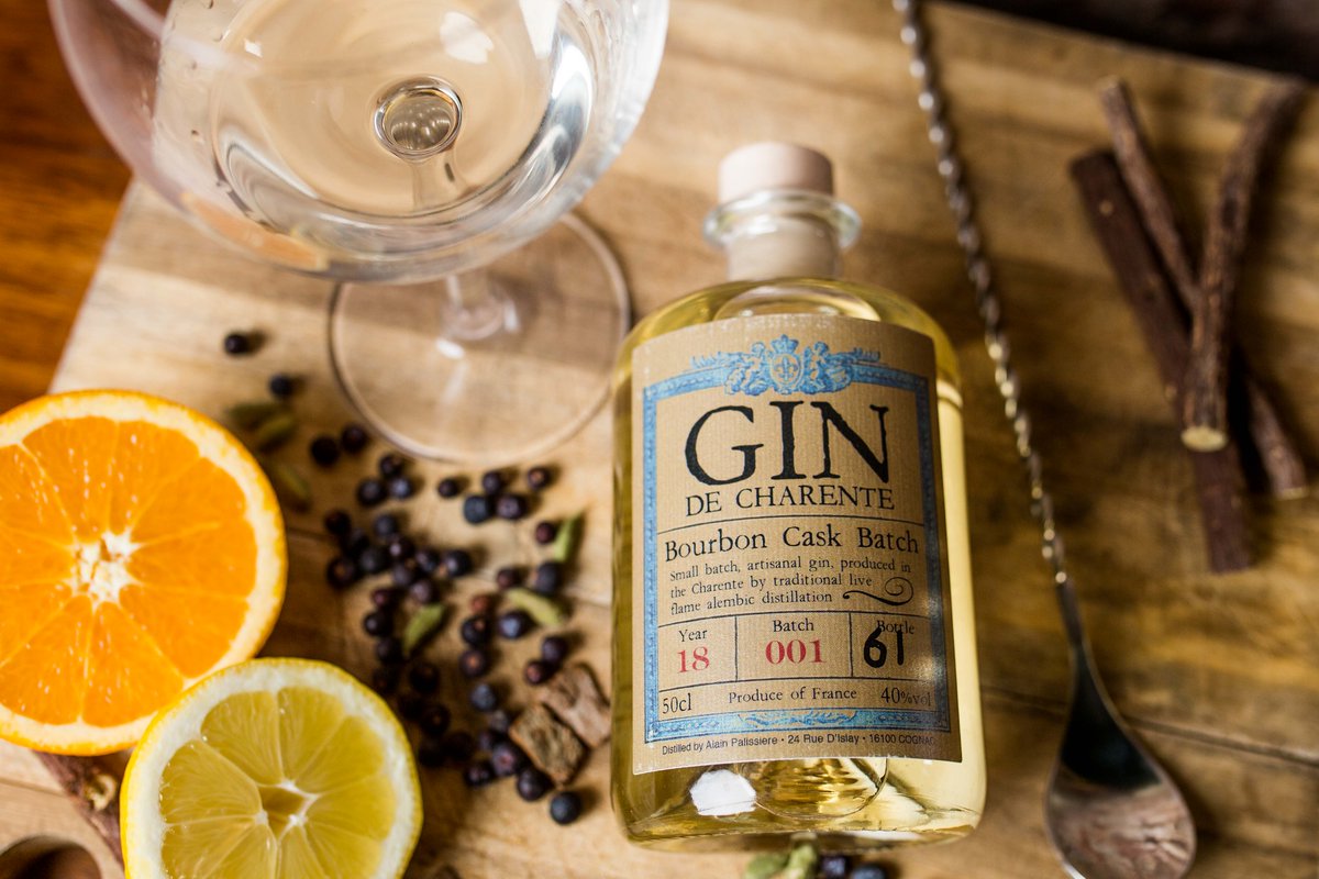 gindecharenteuk's tweet photo. Introducing the Bourbon Cask Batch. It's limited edition production resting in small Bourbon barrels for at least nine months resulting in a charred oak sediment.
#GinDeCharente #GinWithATTITUDE #BourbonGin #TuesdayTipple #Ginspiration #Bourbon #Gin https://t.co/8cXg3ZFxGw