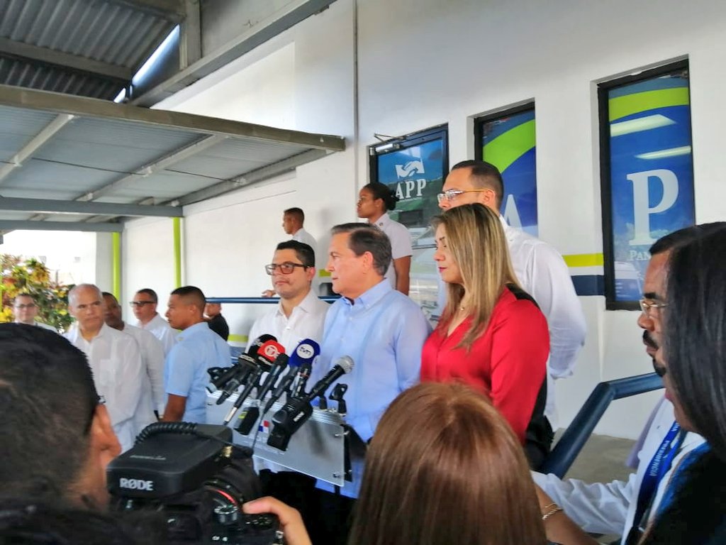 InadehOficial's tweet photo. Director general encargado del INADEH, Eury Baso asiste al acto en el que el Presidente @NitoCortizo sancionó la ley 76 que regula y establece el teletrabajo en la República de Panamá. #BuenGobierno #UnidosLoHacemos https://t.co/c5ZWXzXWnp