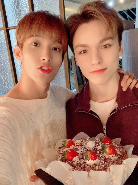 케이크 잘 먹고 미역국도 잘 먹고 잘 쉬어!
사랑해❤️