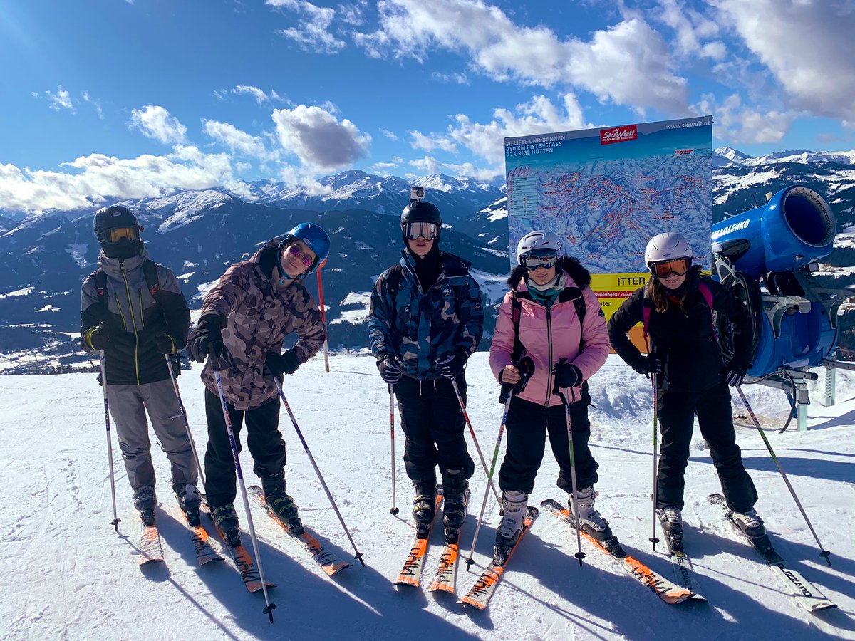 BCHSPE's tweet photo. Ski Squad: Day 4 Up on the piste β·πΏ #bchsskitrip2020 #lifeatosborne #lovebchs https://t.co/4ZKHP9pIxV