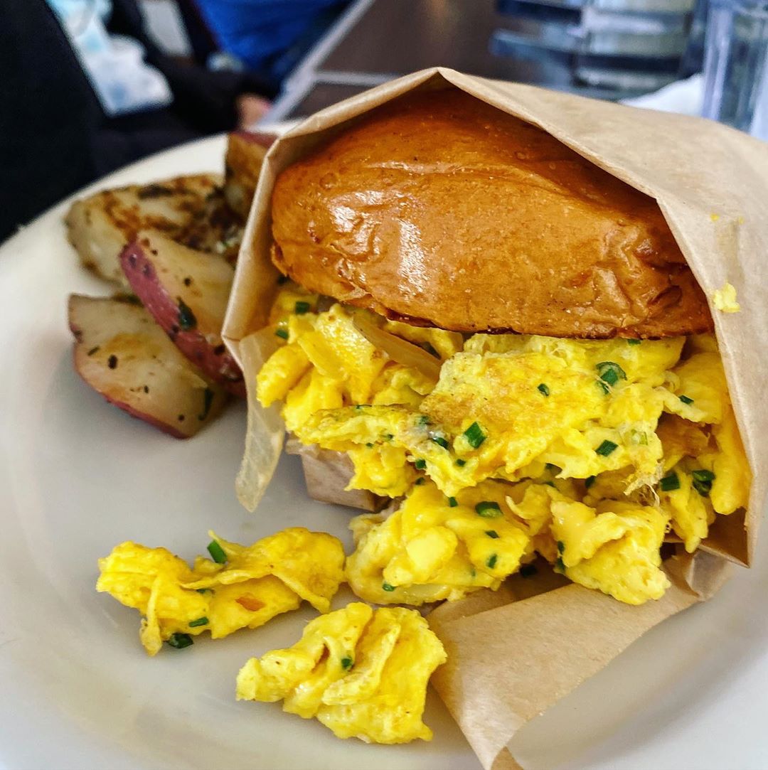 milliescafela's tweet photo. Repost: @ladyrigatoni
the “slutty bun” - scallion egg and cheese w caramelized onions on a brioche bun 🤤🍳 @milliescafela .
.
.
.
.
#la #eggs #millies #eeeeeats #forkyeah #tasty #foodgram #food #foodpic #foodphotography #foodie #foodporn #intrepidfoodies https://t.co/6DmpArSO2l