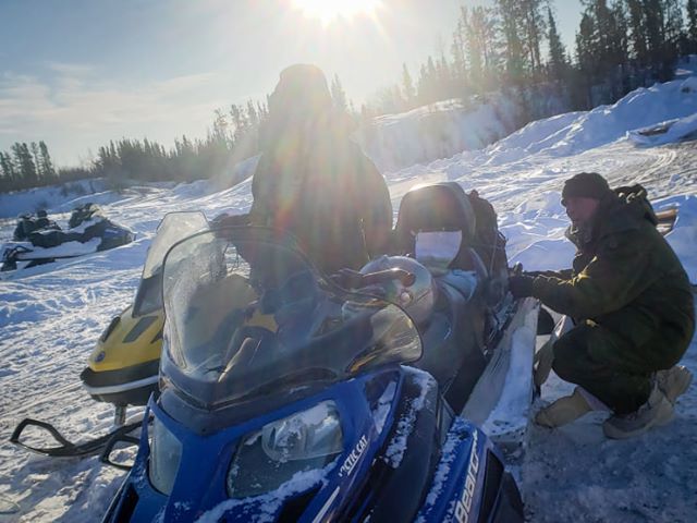 3CdnDiv3DivCA's tweet photo. Les troupes du #38GBC et du #4GPRC sont arrivées à Gillam, en Manitoba, pour commencer #ExAB20 et après avoir organisé leur équipement, elles ont pris les pistes pour commencer leur voyage vers Churchill.
#UneÉquipe3DivCA #noussommesCanada https://t.co/oqCK5eHvp7