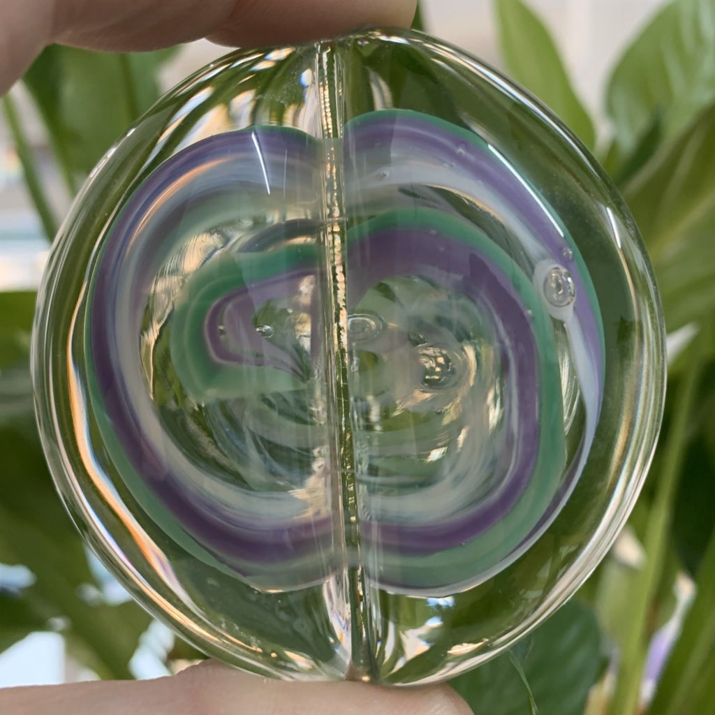 Calming pocket pebbles. A symbol for woman. Suffragette colours. Perfect for #InternationalWomensDay
💜 Purple for Loyalty, Dignity and Self Respect.
🤍White for Purity in your actions publicly and privately.
💚Green for Hope and New Life, a New Future.
#GemsLadyPebbles